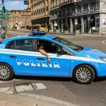 Rissa violenta in via Boves: bottiglie e sedie lanciate davanti a un locale, due denunciati dalla Polizia