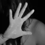 Aggredisce la ex nel parco: arrestato 45enne a Brescia