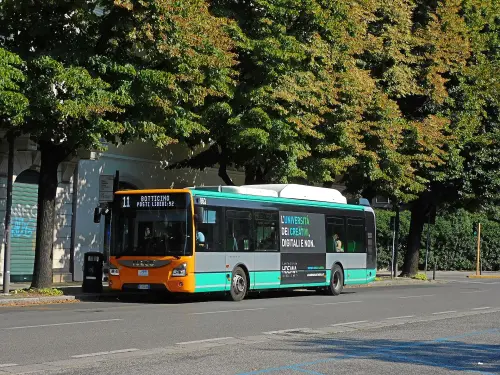 Brescia, controllore rapinata sul bus: arrestato un 58enne