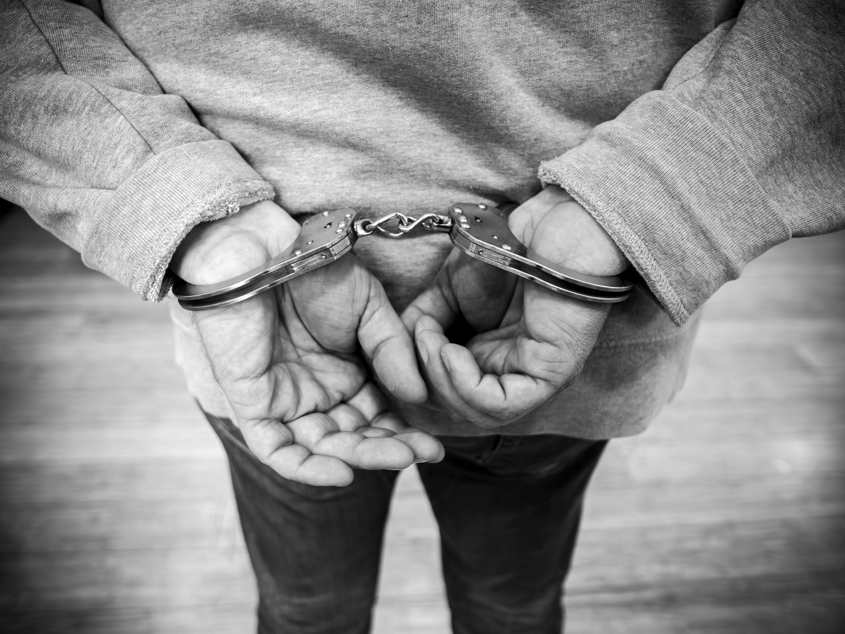 Brescia, due arresti dopo controlli in banca: usato il taser