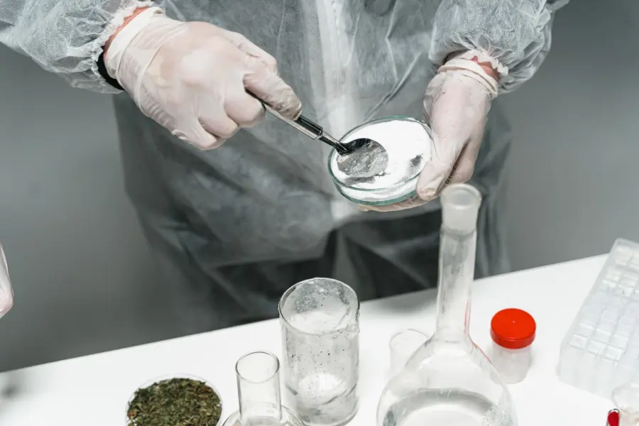 Brescia, spaccia dai domiciliari: sequestrati 254 grammi di cocaina