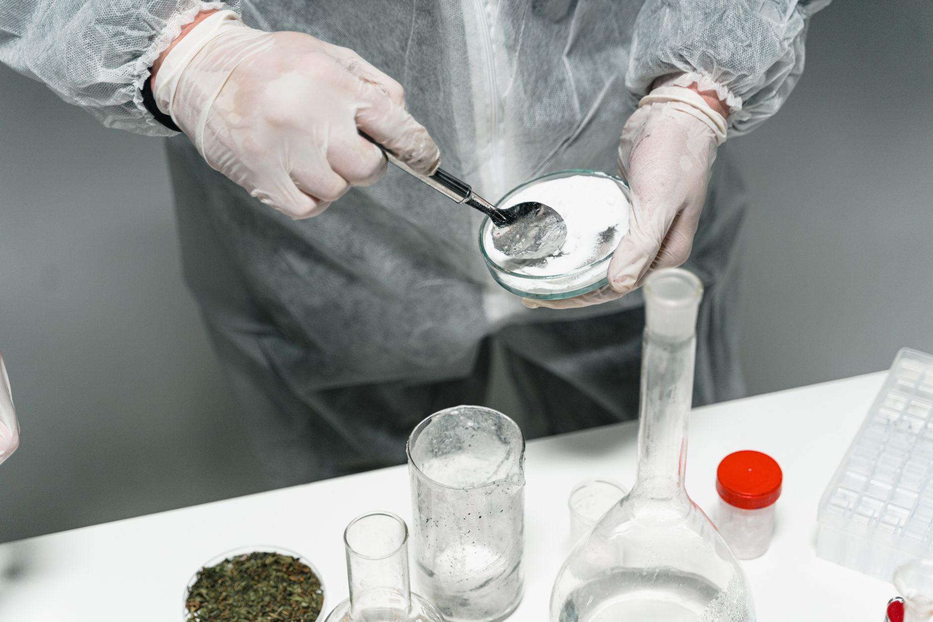 Brescia, spaccia dai domiciliari: sequestrati 254 grammi di cocaina