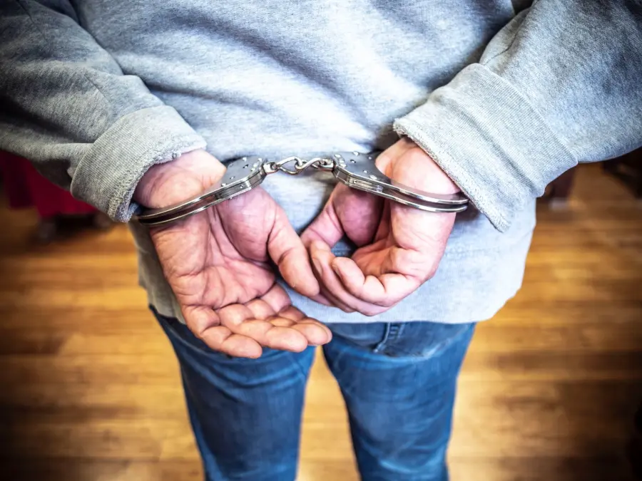 Brescia, finto carabiniere ruba gioielli: arrestato 29enne